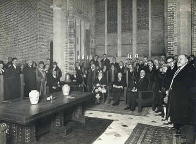 99101 Afbeelding van de huldiging van J.A.H. Wagenaar in de Michaelskapel van de Domtoren (Domplein) te Utrecht, ter ...